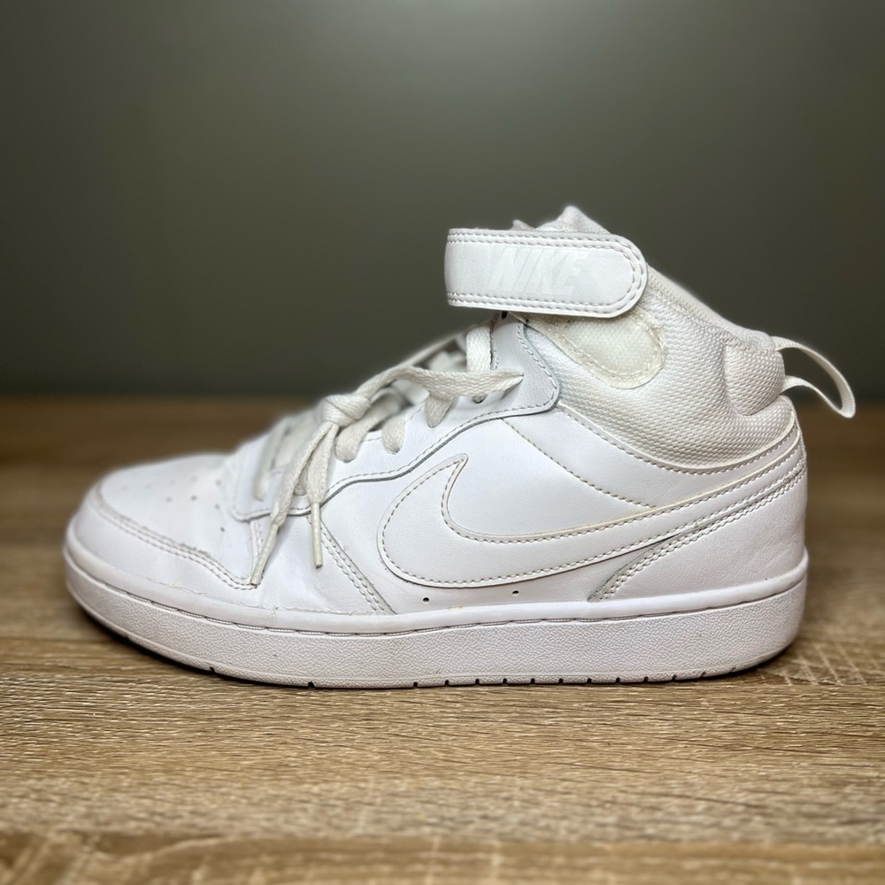 Nike Court Borough Mid 2 White Sneakers Youth 7Y (Women’s 8.5 / Men’s 7)
